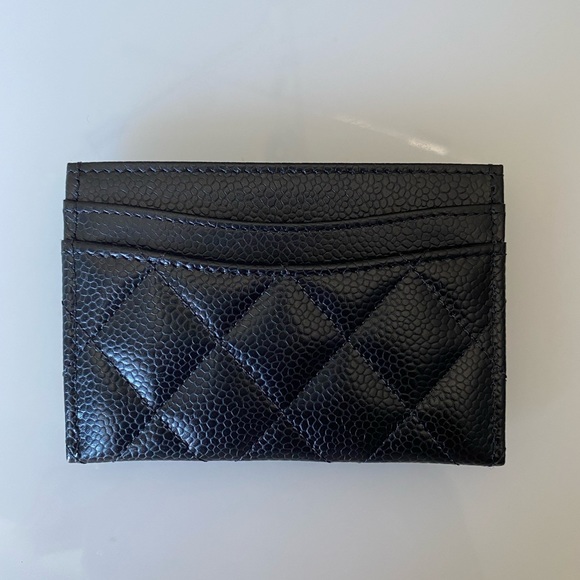 SOLD ❌ Chanel Classic Card Holder - Picture 2 of 8